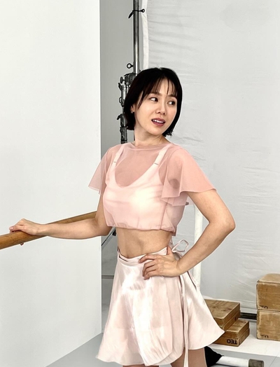 Cơ bụng đáng nể của Son Ye Jin