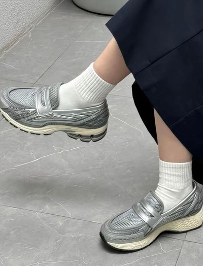 Giày thể thao đang "hóa" giày lười như thế nào?