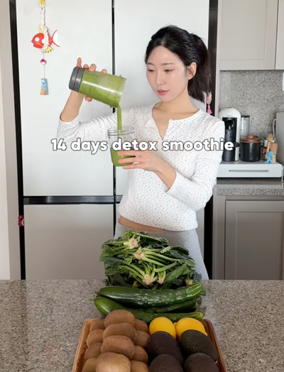 Phụ nữ Hàn hạn chế da mụn và detox vóc dáng nhờ 1 cốc sinh tố màu xanh lá mỗi sáng