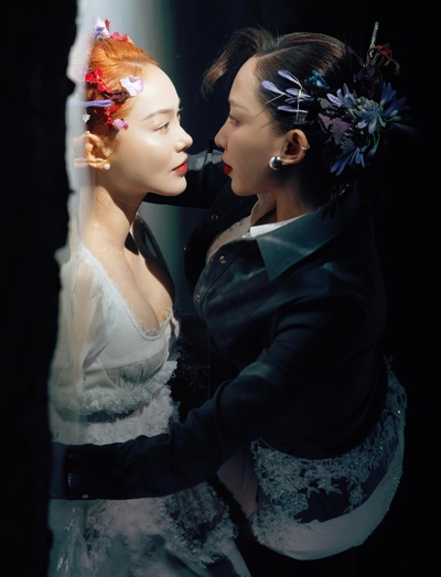 Ảnh nóng 1000 độ của 2 visual "đỉnh lưu" Minh Hằng và Tóc Tiên: Phụ nữ U40 nét quá!