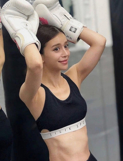 Mẹ Nhật U40 xinh đẹp, tươi tắn như ngoài 20: Bí quyết dáng đẹp bắt nguồn từ cách ăn