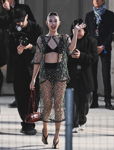 Mọi drama tan biến vì Jennie Kim ở show Chanel sang chảnh chấn động cỡ này!