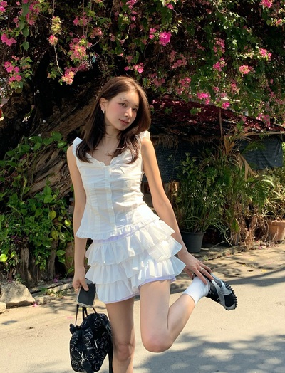 4 cách mặc chân váy ngắn đẹp từ dạo phố tới đi du lịch, lên hình sống ảo cực xinh