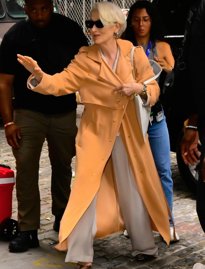 The Devil Wears Prada 2 lại gây thất vọng vì loạt outfit nhạt nhoà và khó hiểu của bà trùm thời trang