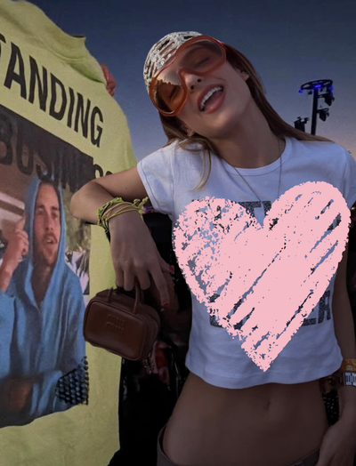 Hơn 50 nghìn người thả tim cho cô gái lạ đứng giữa Coachella tự xưng là "bà Bieber"