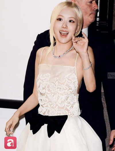 Rosé đẹp hơn người mẫu hãng, như nàng công chúa với trang sức cao cấp mới toanh vừa ra mắt