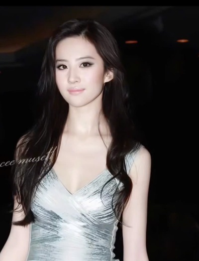Giao diện sexy 11 năm trước của Lưu Diệc Phi khiến netizen gọi tên Ngọc Trinh