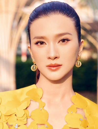 Kim Tuyến, Isaac được đề cử gương mặt đẹp nhất thế giới