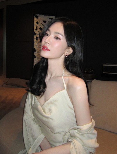 Hình ảnh mới của Song Hye Kyo khiến Suzy cũng phải cảm thán