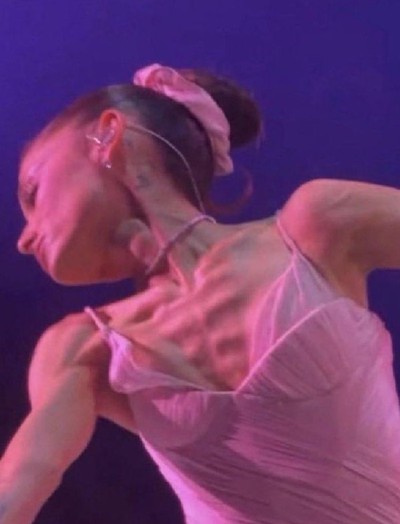 Bức hình Ariana Grande qua 7 năm: Sự thay đổi chua xót