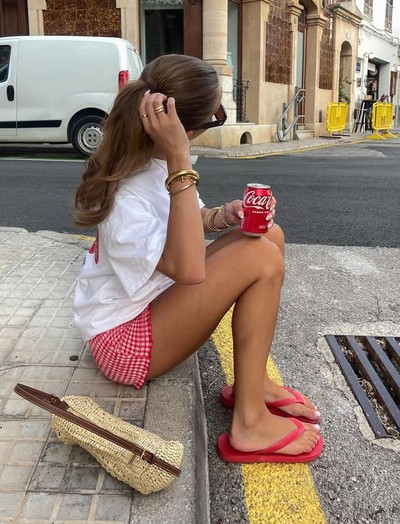 Hè này thiếu dép xỏ ngón đỏ thì nghĩa là bạn chưa mặc đẹp rồi!