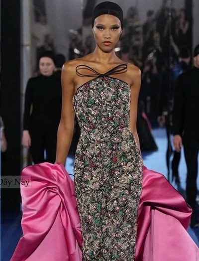 Show diễn khiến cả Paris sửng sốt với màn "lột xác" chưa từng thấy trên sàn catwalk