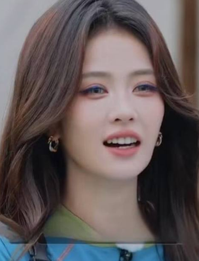 Bạch Lộc nhận chỉ trích vì makeup đậm, Chương Nhược Nam cũng bị kéo vào drama