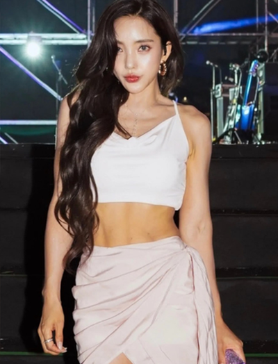 Nữ thần Kpop luôn tự nhận là "hot girl", 46 tuổi body nét căng không chê nổi