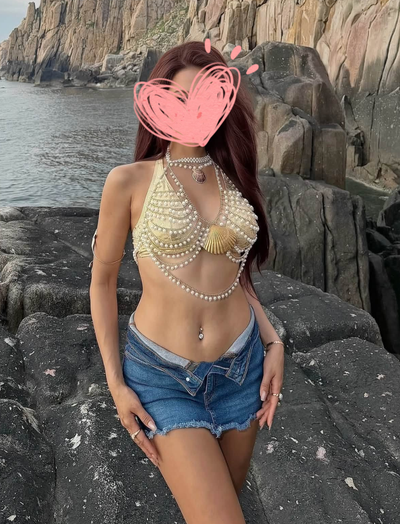 Phú bà yêu "hồng hài nhi" đẹp đôi nhất Việt Nam: Trầm mình ngoài biển suốt mùa hè, đổi lại visual "mặn chát"