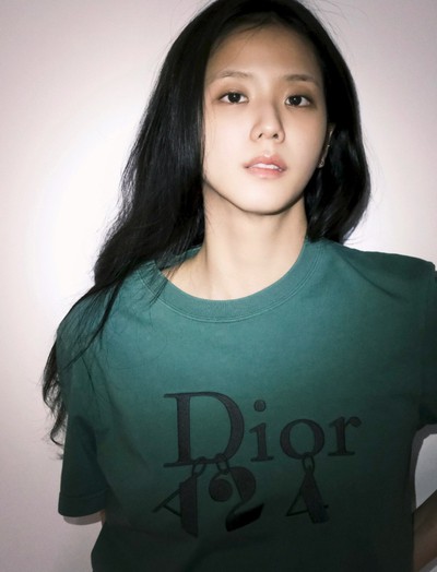Gương mặt không chút son phấn của Jisoo (BLACKPINK) trước 80 triệu người