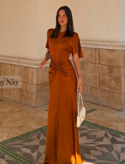 Bạn thân của Hailey Bieber, cô dâu đẹp nhất làng F1: Style cổ điển, nhan sắc không góc chết