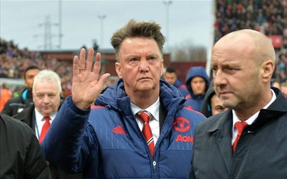 Van Gaal vẫy chào tạm biệt CĐV Man Utd?