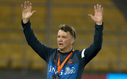 Van Gaal và truyền thống… tự giác ra đi