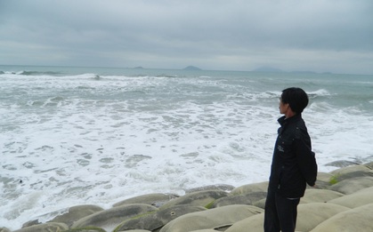 Những phận đời ngắc ngoải bên bờ biển lở