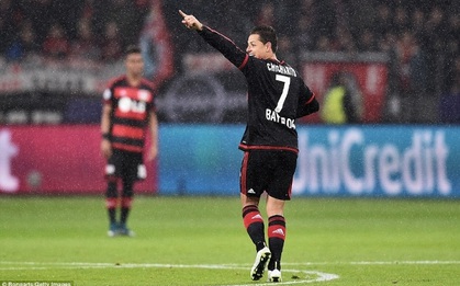 "Hạt đậu nhỏ" Chicharito ghi bàn nhiều hơn cả đội Man Utd