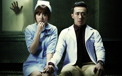 Trấn Thành nắm chặt tay Hari Won trong "Bệnh Viện Ma"