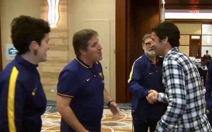 Barcelona từ chối cho đội trẻ chụp ảnh lưu niệm với huyền thoại Real Madrid