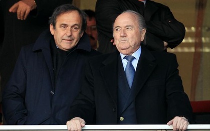 SỐC: Sepp Blatter và Michel Platini bị FIFA "treo giò" 8 năm