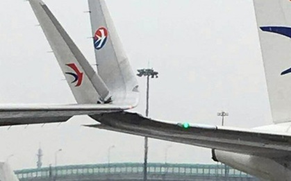 Máy bay gãy cánh sau khi "đấu cánh" với máy bay ngược chiều