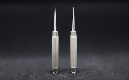 Xỉa răng chưa bao giờ sang mồm hơn thế với cây tăm làm từ Titanium
