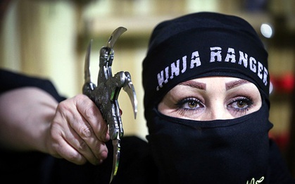 Những bóng hồng Ninja ở Iran
