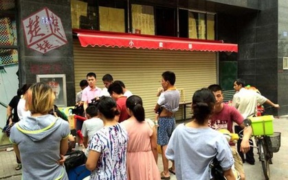 Bé gái 12 tuổi chết thảm vì bị cửa cuốn "nuốt" trọn khi đang say ngủ