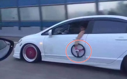 Cái kết cho thanh niên chơi ngông tháo vô lăng lái xe nghênh ngang giữa đường