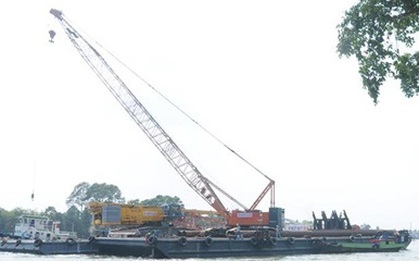 Đồng Nai: 2 cần cẩu khủng sẵn sàng trục vớt cầu Ghềnh