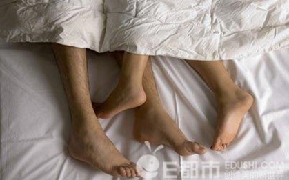 Ngủ với chồng bạn thân, bị đánh lại còn đi kiện, cô gái này là kiểu người gì?