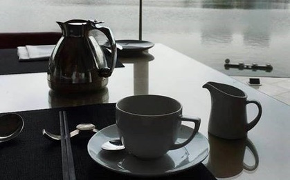 Nhiếp ảnh gia Nhà Trắng và phóng viên Washington Post khoe ảnh thưởng thức cafe Việt Nam trên Instagram