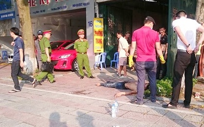 Thanh niên ngáo đá cởi trần quậy phá khắp phường Bồ Đề