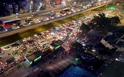 Hà Nội ùn tắc kinh hoàng giờ tan tầm, nhiều người mệt mỏi vì không về được nhà