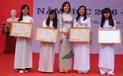 Tiếp bước tương lai cho nữ sinh khoác áo blouse