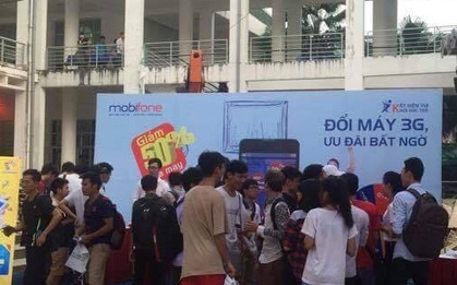Giới trẻ hai miền háo hức “săn” quà công nghệ “khủng”