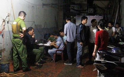 Tá hỏa phát hiện cô gái chết trên ghế, chàng trai treo cổ tại phòng trọ ở Sài Gòn