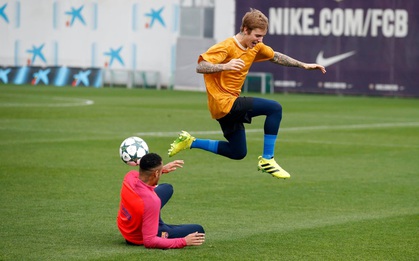 Justin Bieber đọ tài đá bóng cùng Neymar