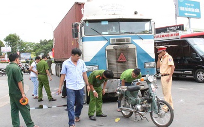 Bình Dương: Bị container cán qua người, vợ chết tại chỗ, chồng nguy kịch