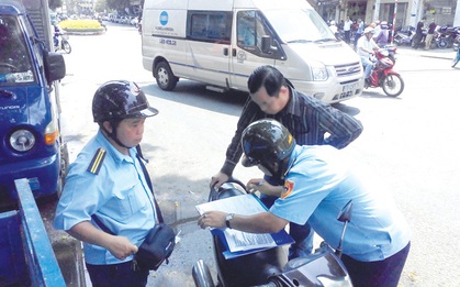 TPHCM: Thiếu nhà vệ sinh, phạt tiền người tiểu bậy