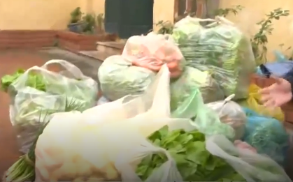 Hà Nội: Thủ đoạn biến rau bẩn thành rau an toàn để "tuồn" vào các trường mầm non