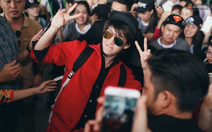 Chàng Man của "Tình yêu không có lỗi" nổi bật và cực thân thiện với fan tại sân bay Tân Sơn Nhất