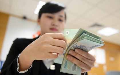 Làm ngân hàng, 10 năm kinh nghiệm lương không bằng osin, quét dọn thuê