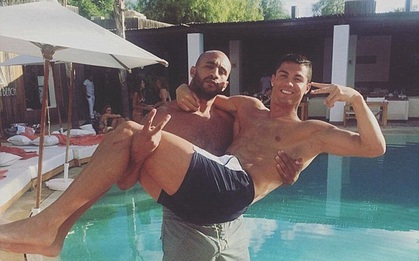 Lộ chuyện Ronaldo tặng "siêu căn hộ" 265 tỷ VNĐ cho bạn trai Badr Hari