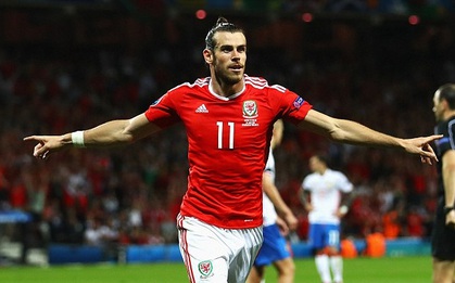 Gareth Bale rực sáng, xứ Wales qua mặt Anh giành ngôi nhất bảng B