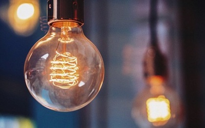 Ngồi quá lâu dưới bóng đèn điện sẽ khiến bạn già đi nhanh chóng